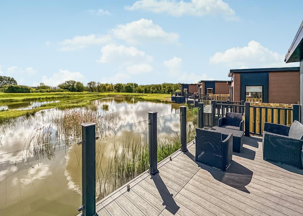 Waterside Hambleton Lakeside Lodges Poulton-le-Fylde Екстер'єр фото