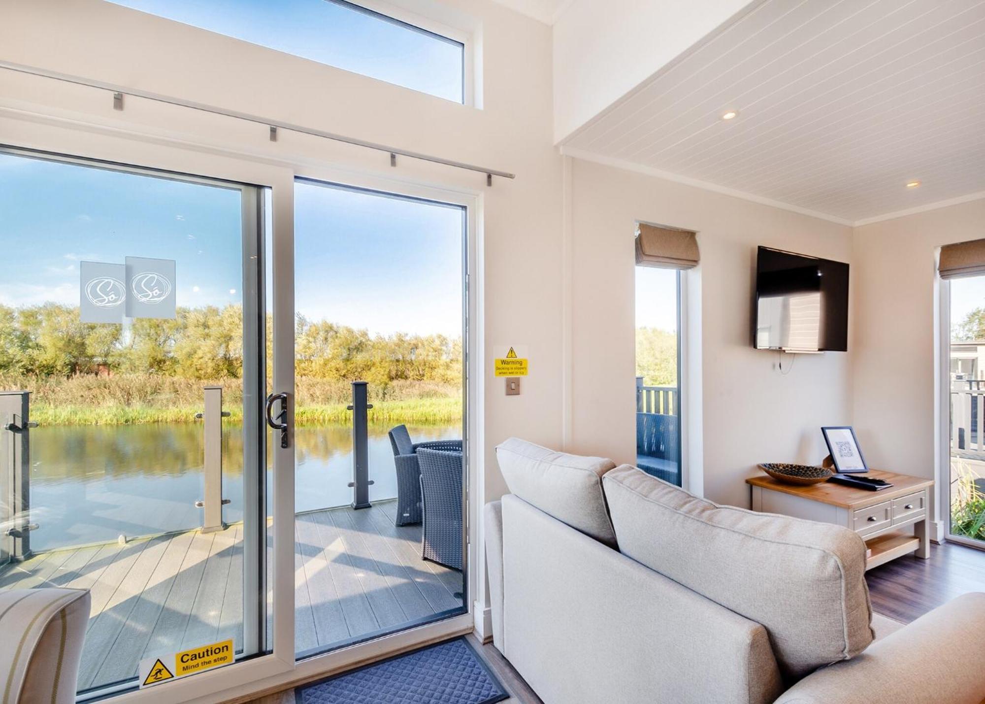 Waterside Hambleton Lakeside Lodges Poulton-le-Fylde Номер фото
